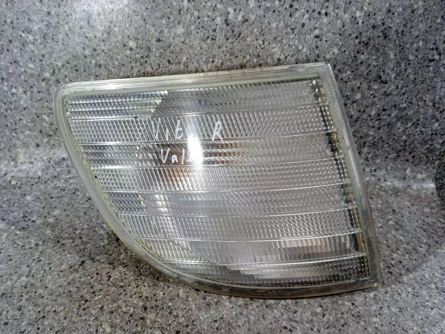 Поворотник правый к Mercedes-Benz V 2000