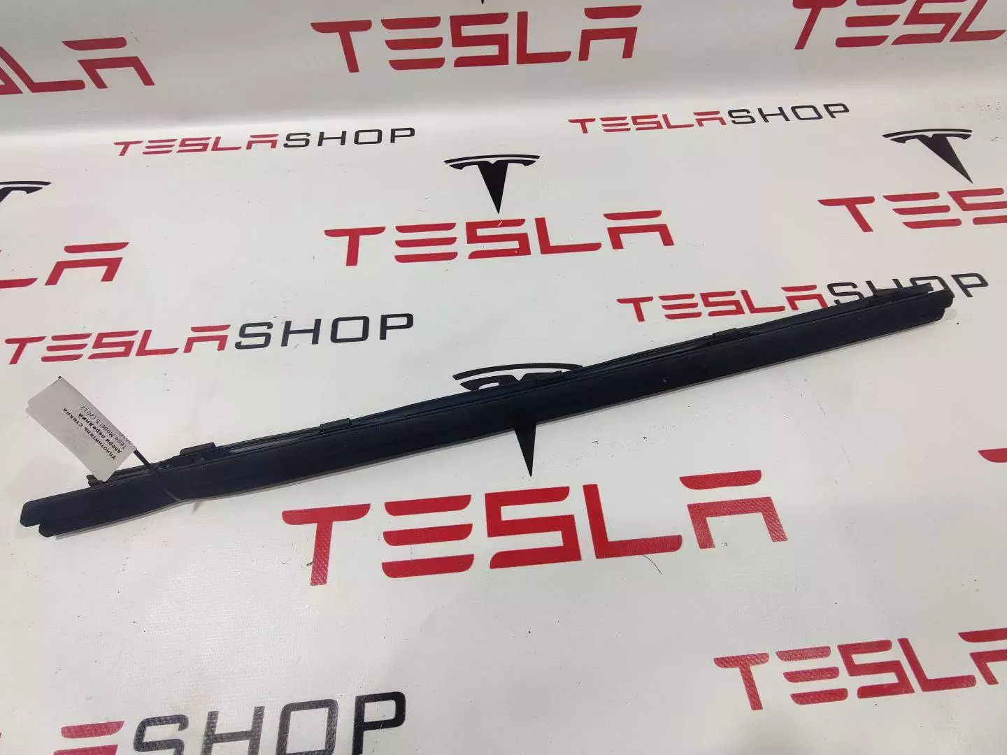 Уплотнитель к Tesla Model S 2014