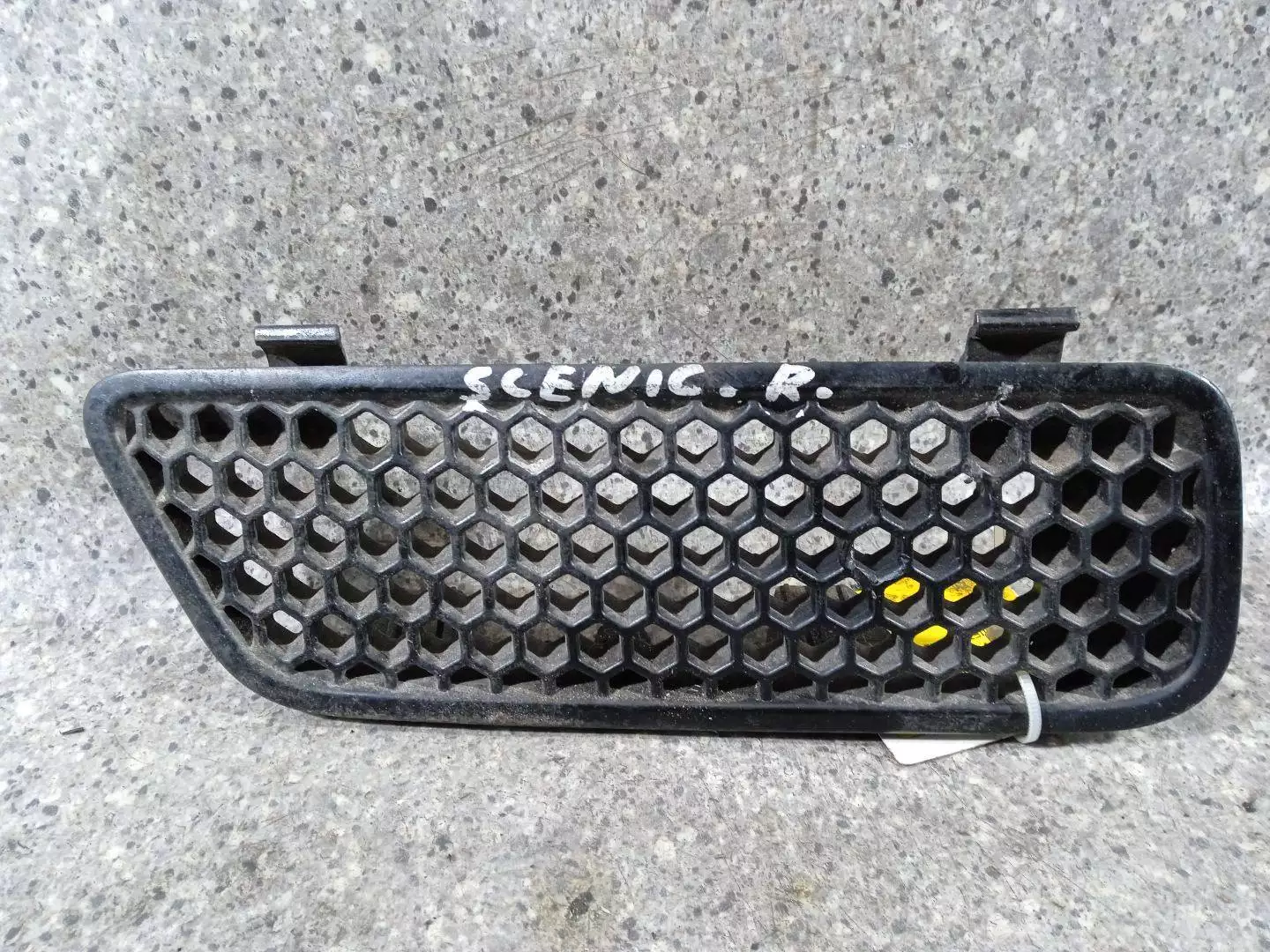 Решетка радиатора к Renault Scenic 2001