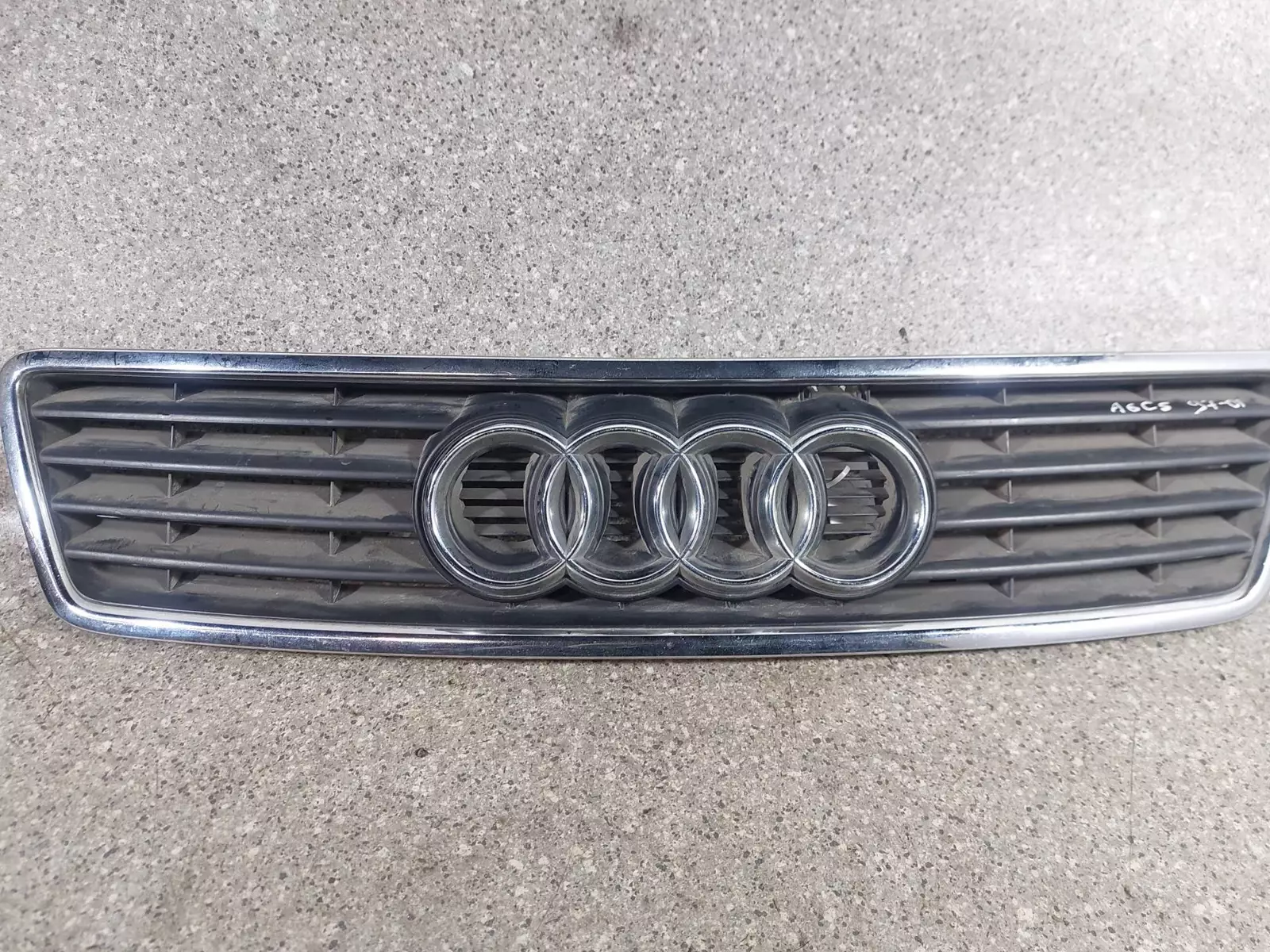 Решетка радиатора к Audi A6 1999