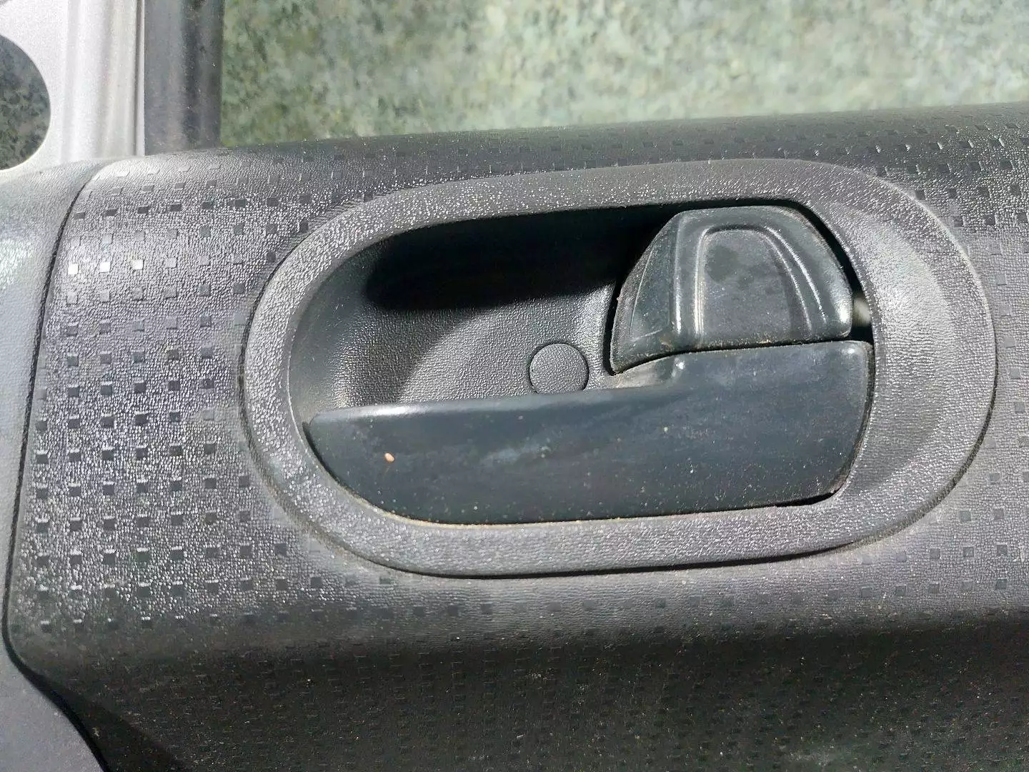 Ручка внутренняя передняя правая к Mitsubishi Colt 2007