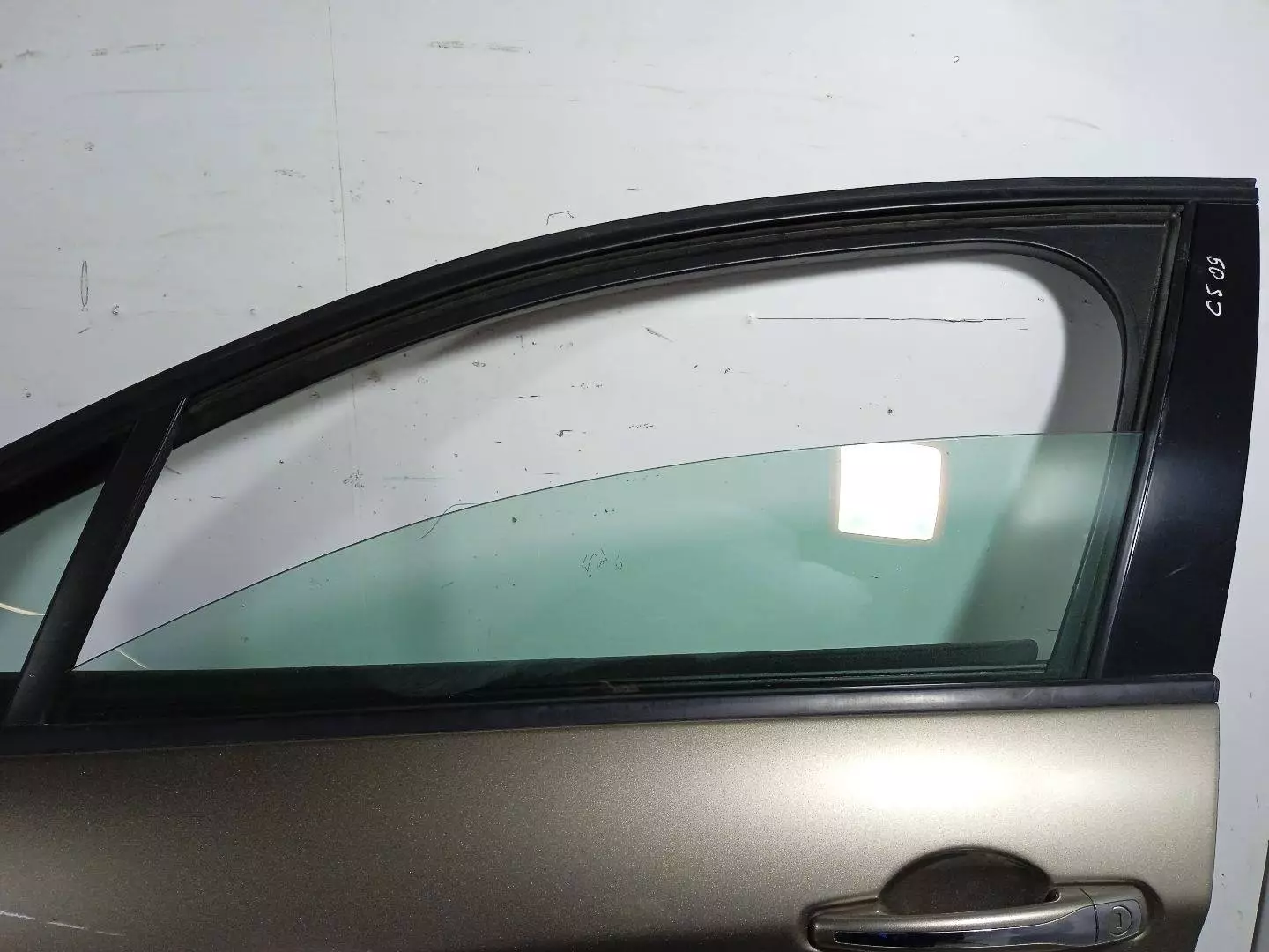 Стекло двери передней левой к Citroen A6 2012