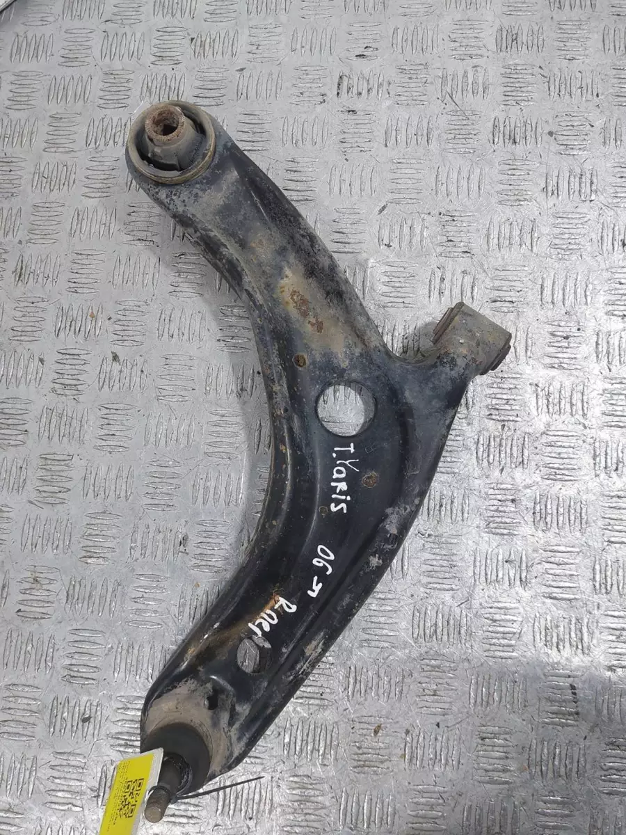 Рычаг передний правый к Toyota Yaris 2007