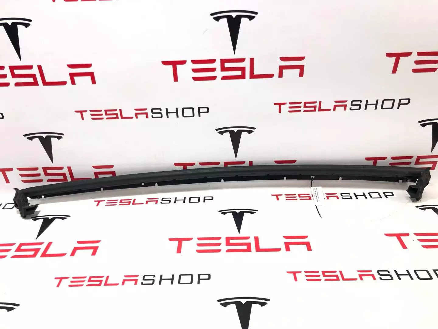 Уплотнитель к Tesla Model X 2018