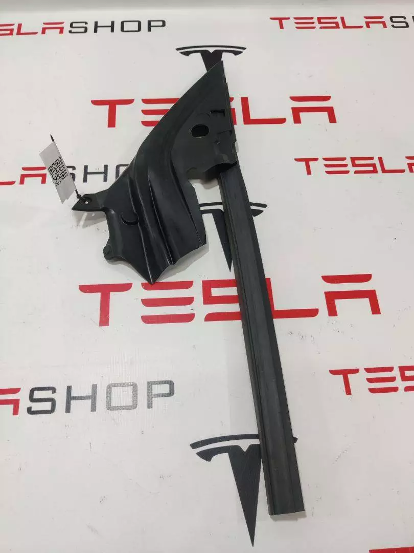 Уплотнитель к Tesla Model 3 2019