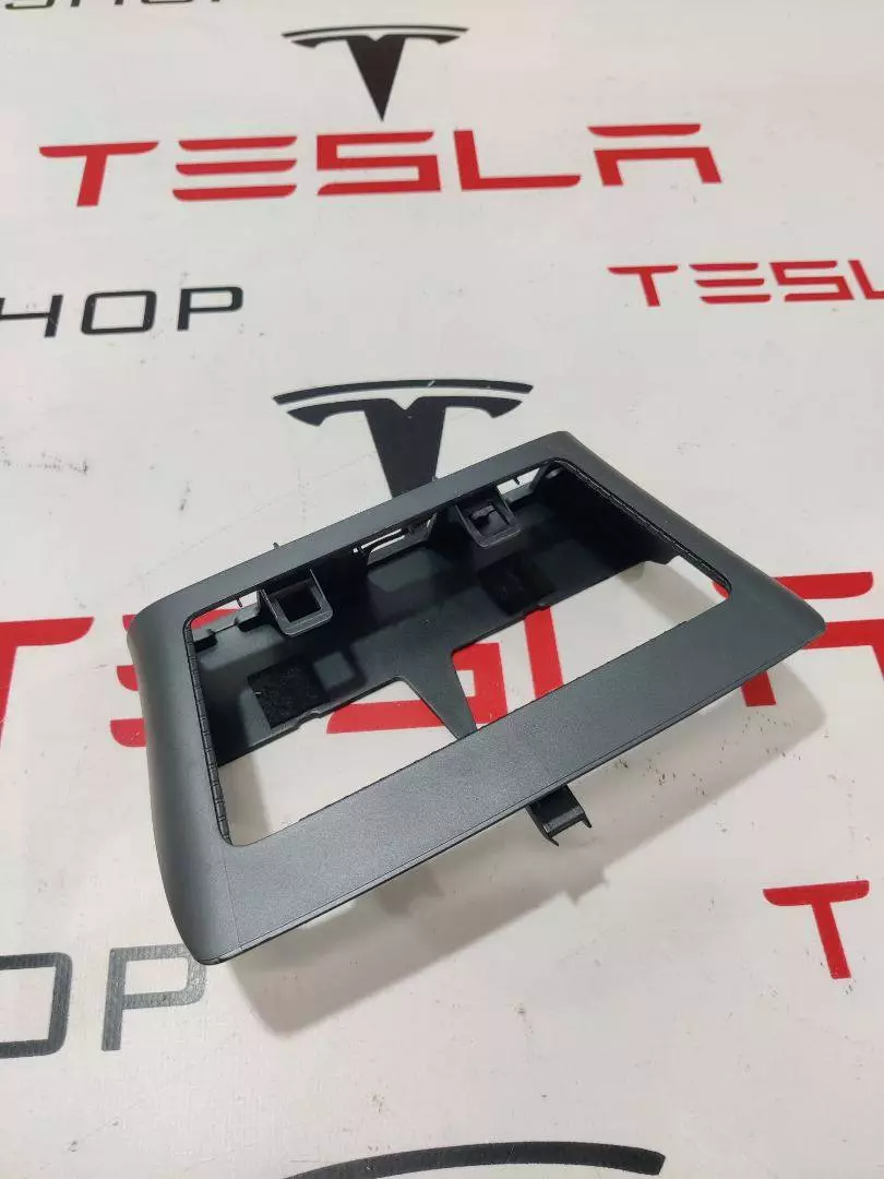 Монитор к Tesla Model 3 2019