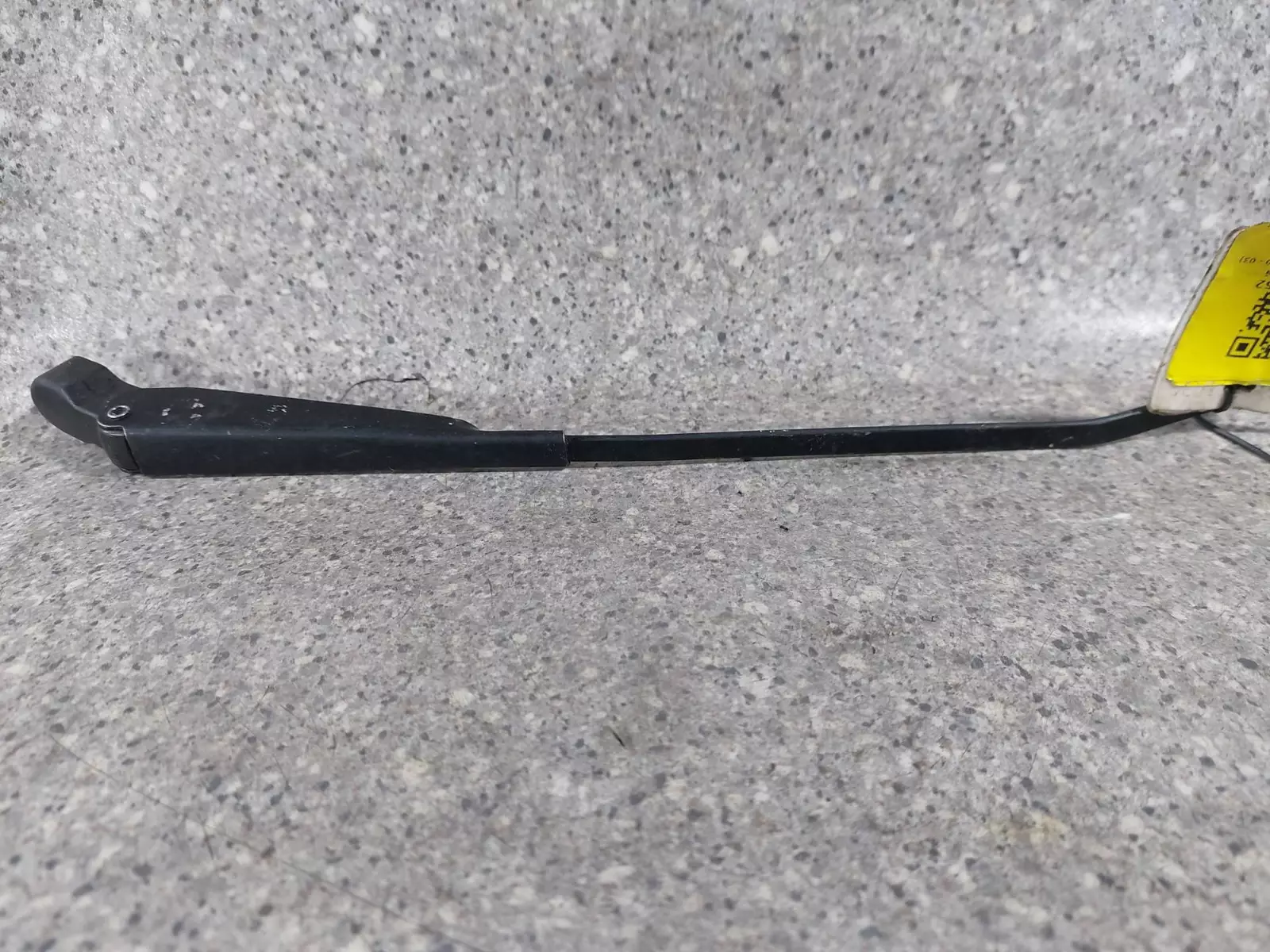 Щеткодержатель задний к Nissan Almera Tino 2002