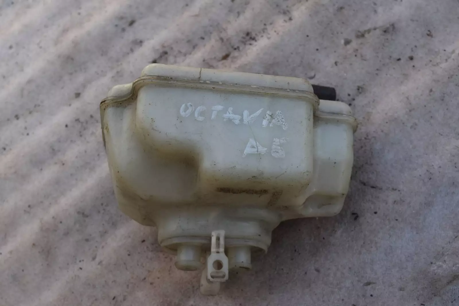 Бачок тормозной жидкости к Skoda Octavia 2004