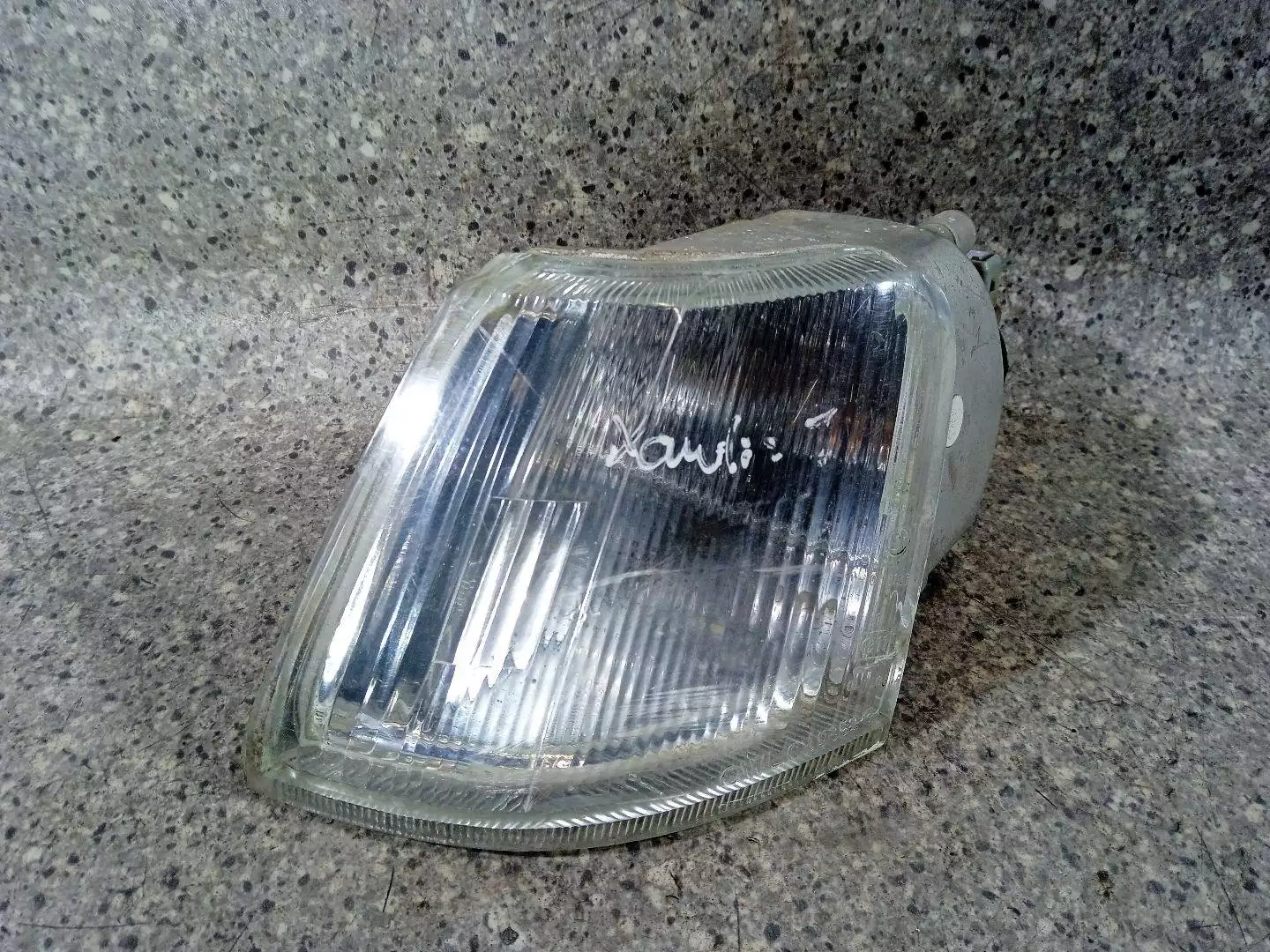 Поворотник левый к Citroen Xantia 1995