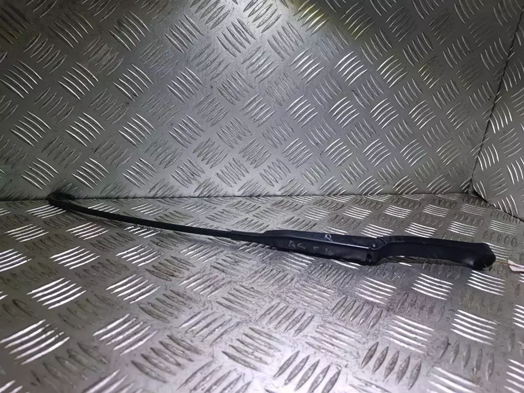 Щеткодержатель к Audi A6 1996