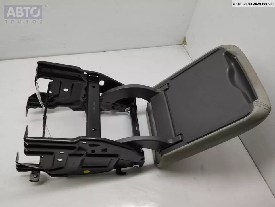 Подлокотник к Audi A4 2008