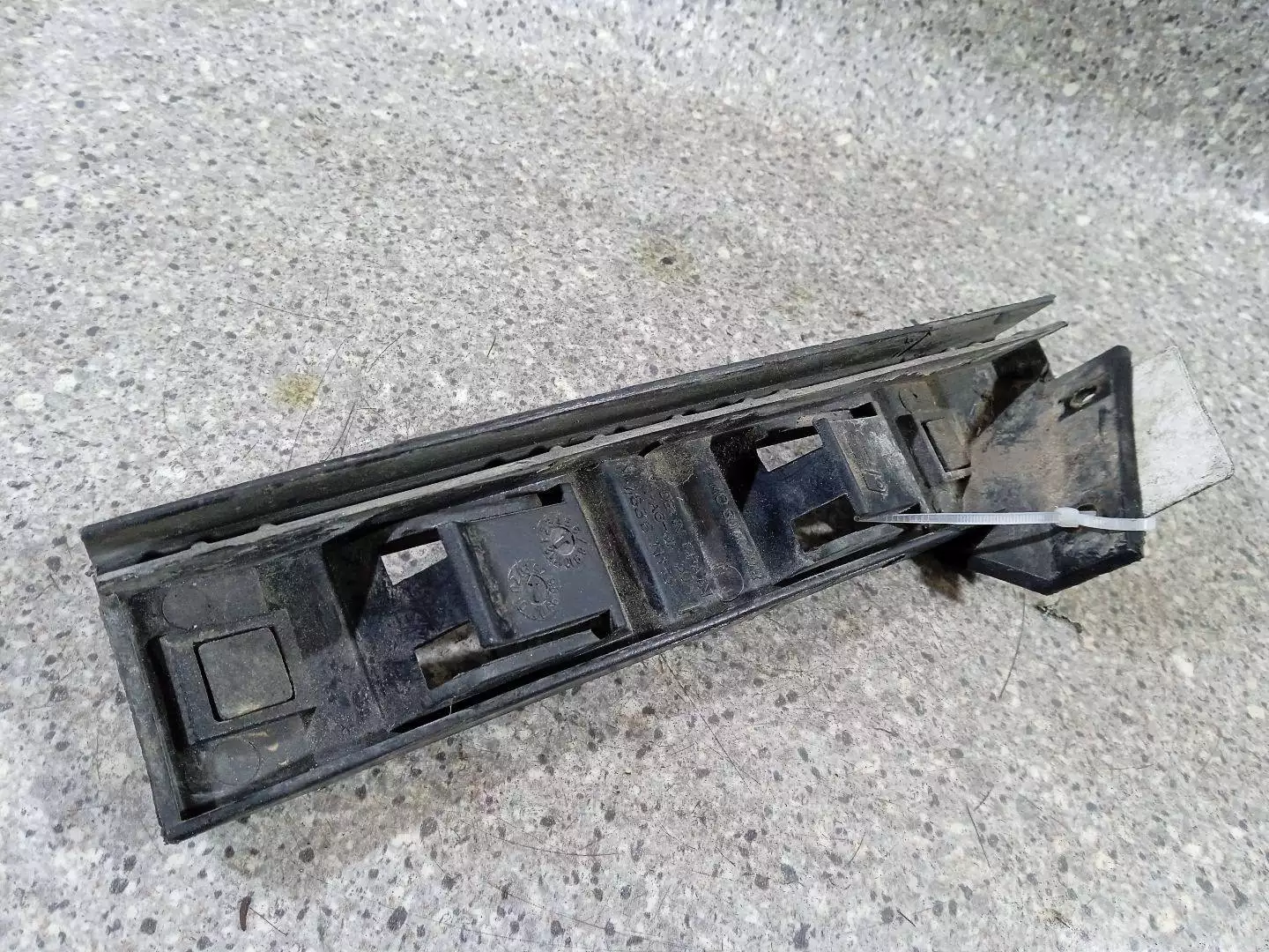 Кронштейн крепления бампера к SEAT Toledo 2001