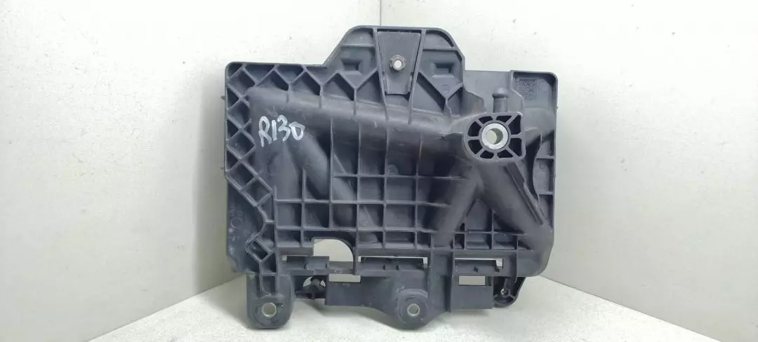 Полка аккумулятора к Skoda Fabia 2006