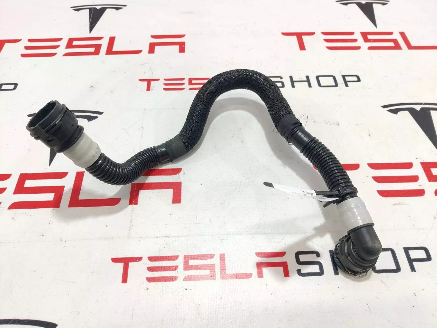 Патрубок радиатора к Tesla Model 3 2019