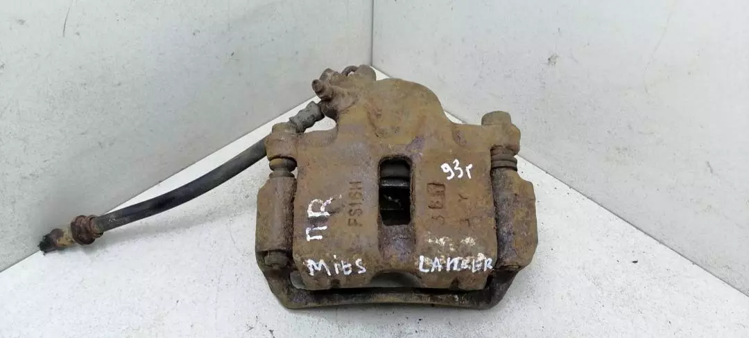 Суппорт передний правый к Mitsubishi Lancer 1993