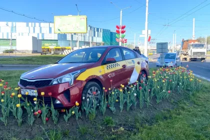 Таксист в Минске решил повернуть направо и столкнулся с попутной машиной