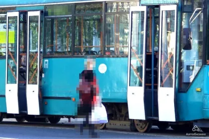 Водитель трамвая в Минске присвоила деньги из забытой пассажиром сумки