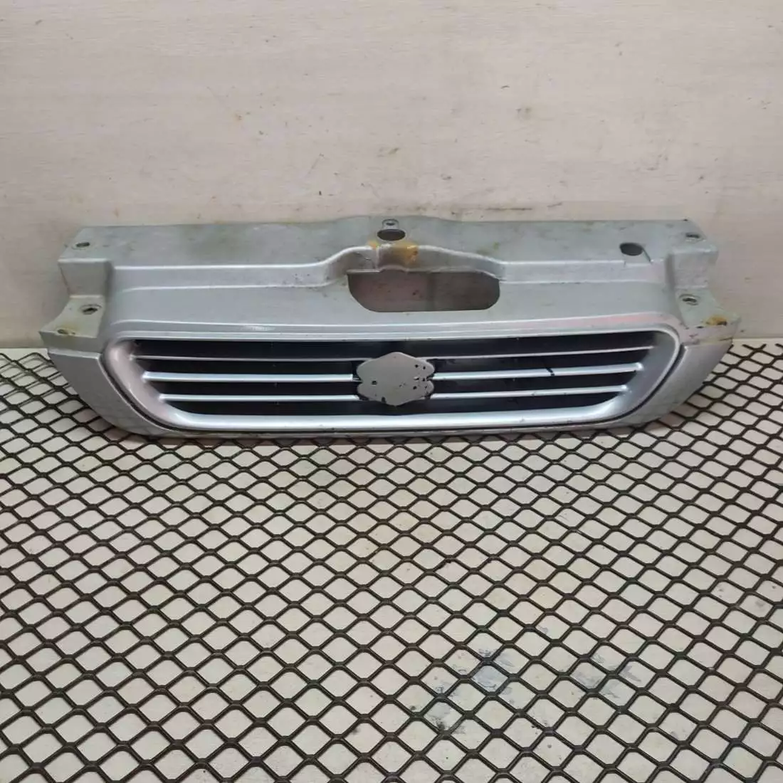 Решетка радиатора к Suzuki Baleno 1997