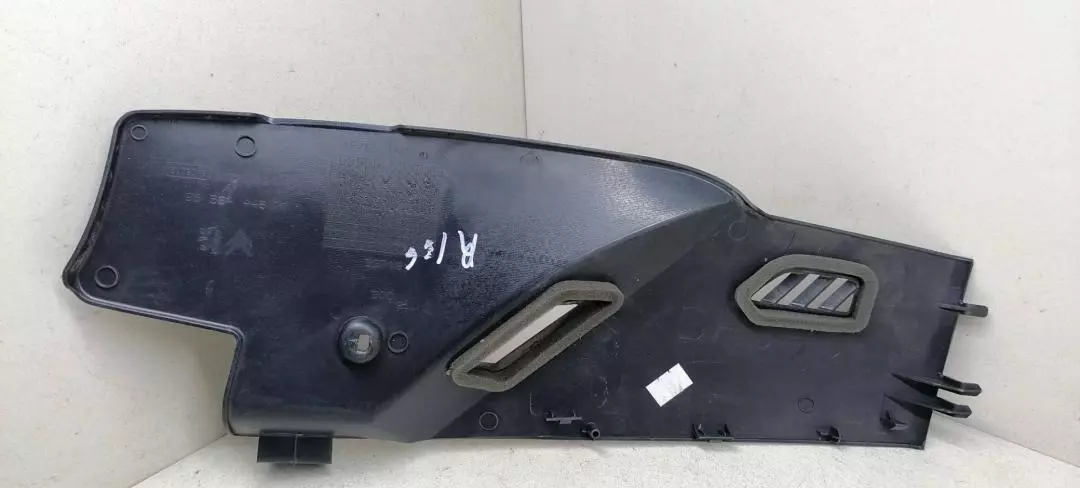 Пластик к Peugeot 407 2007