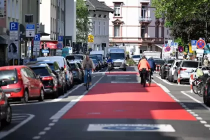 Самая безумная улица: в Германии на 1100 метрах установили 566 знаков