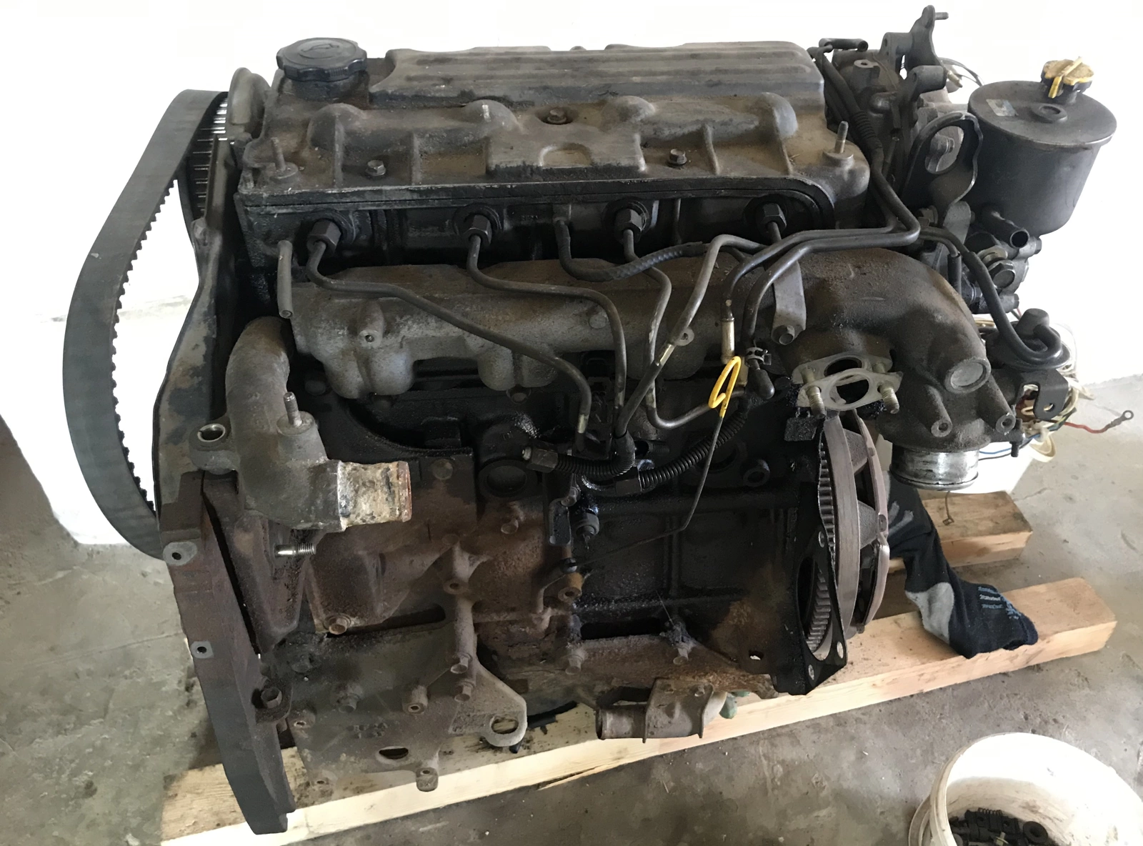 Двигатель к Mazda 323 2002