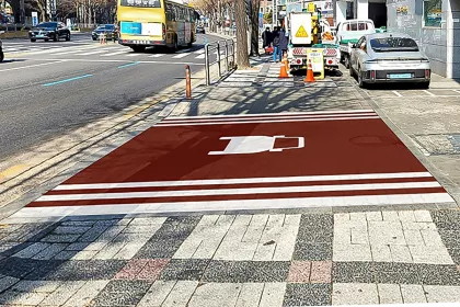 В Сеуле предложили обозначать подъездные пути на тротуарной плитке
