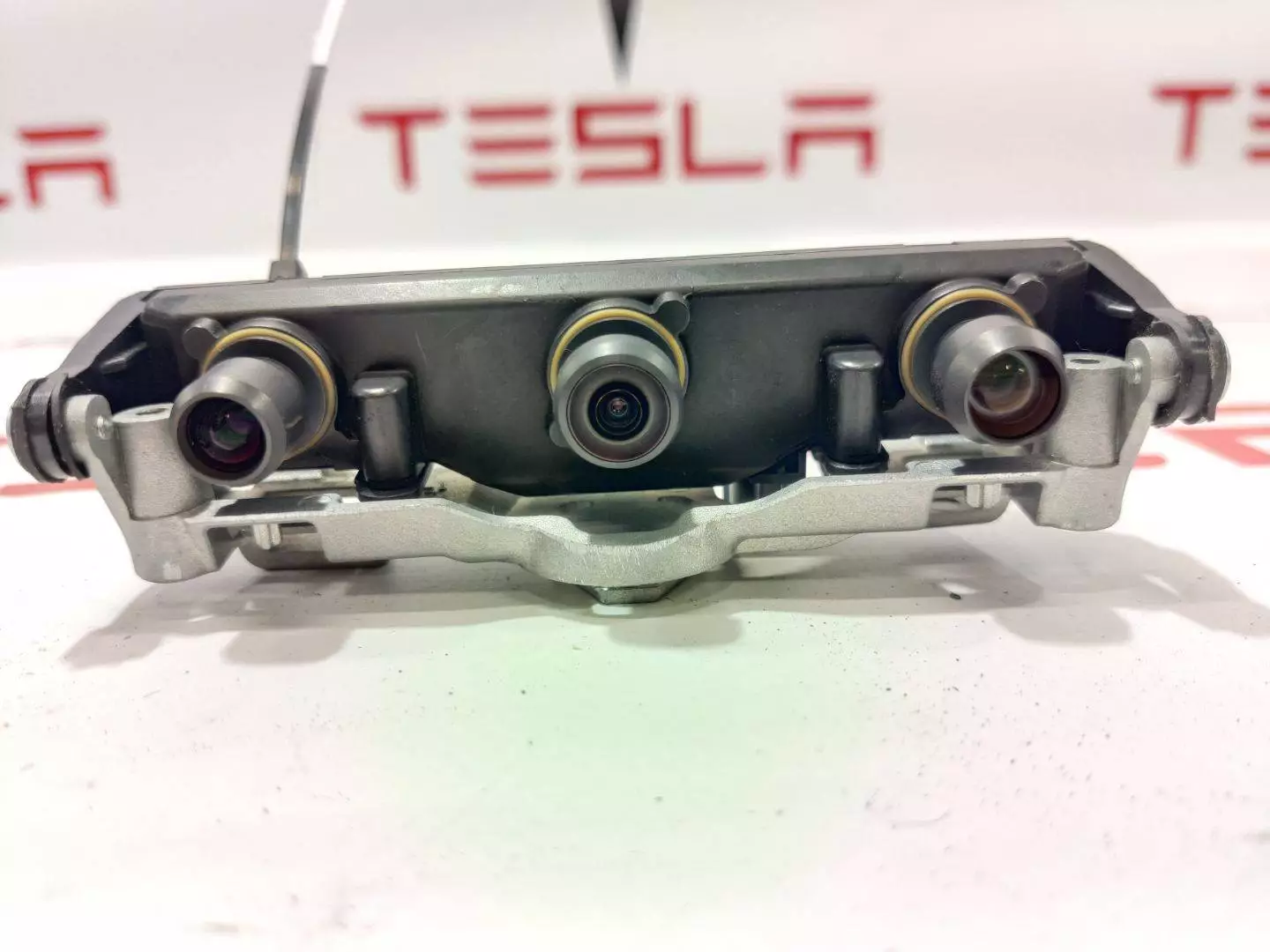 Камера переднего вида к Tesla Model S 2021