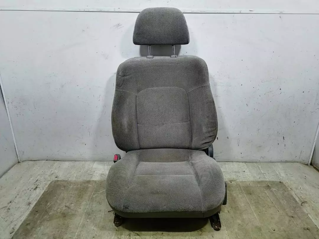 Сиденье переднее к Mitsubishi Lancer 1996