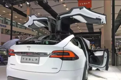 Tesla будет тестировать роботакси в Китае
