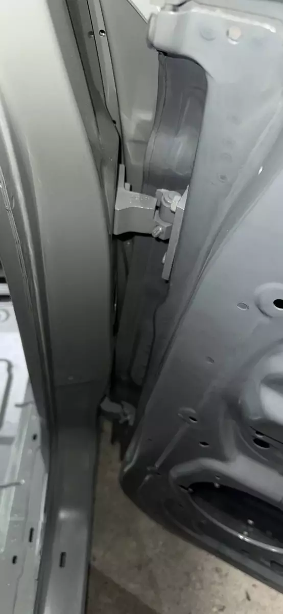 Петля двери к Geely Atlas 2020