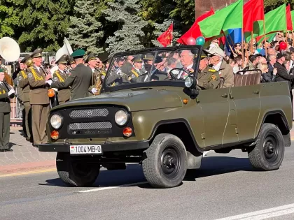 В Бресте прошел большой парад военной техники в честь Дня Победы