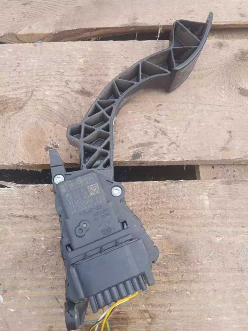 Педаль газа к Ford Focus 2005