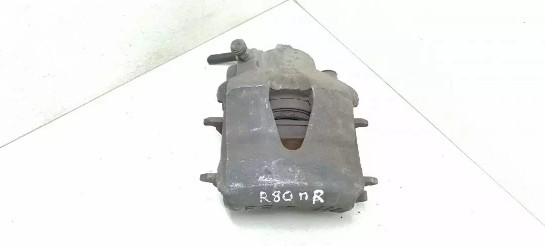 Суппорт передний правый к Volkswagen Bora 2002