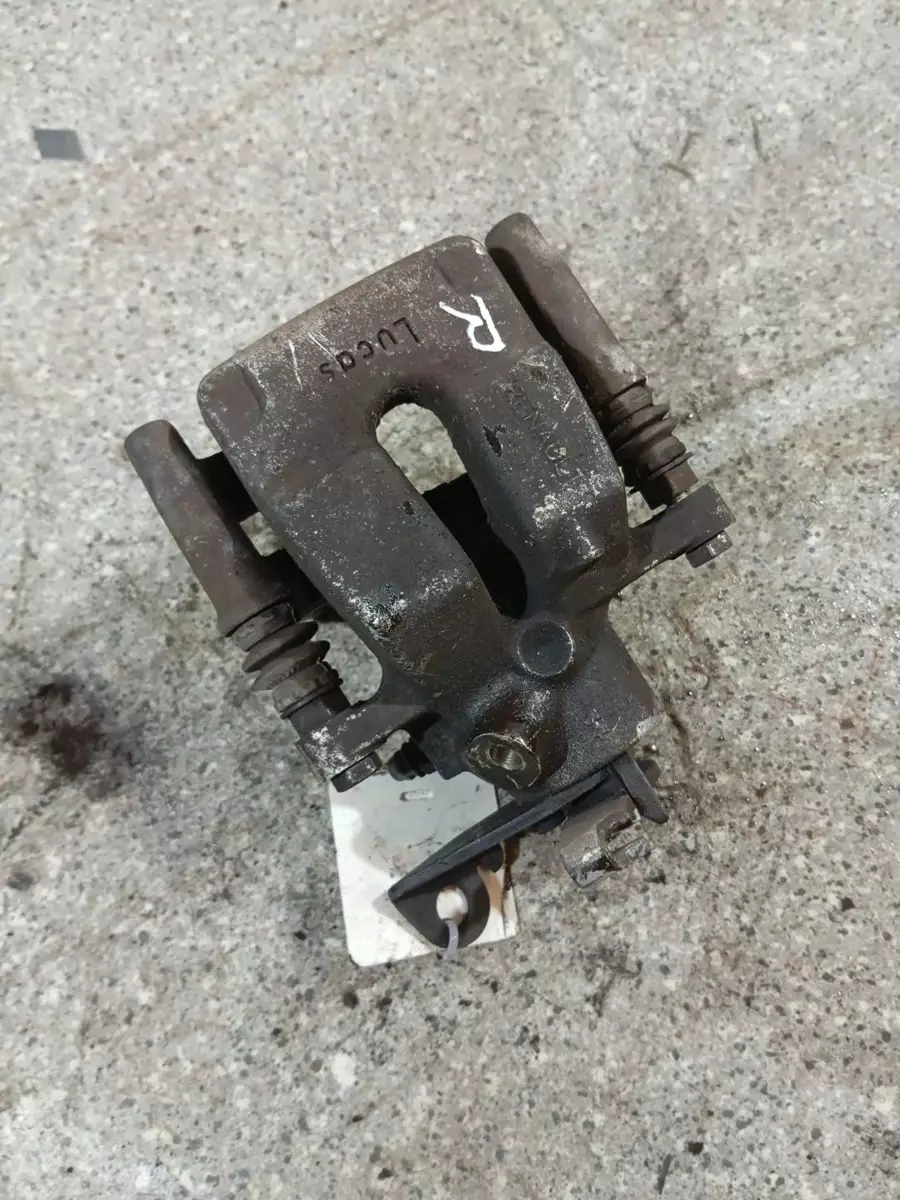 Суппорт задний правый к Renault Scenic 2001