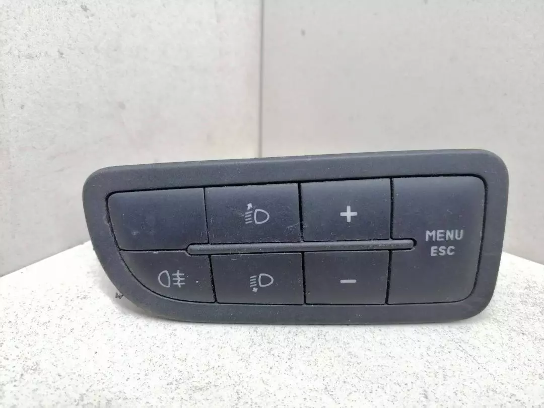Кнопка (выключатель) к Fiat Punto 2007