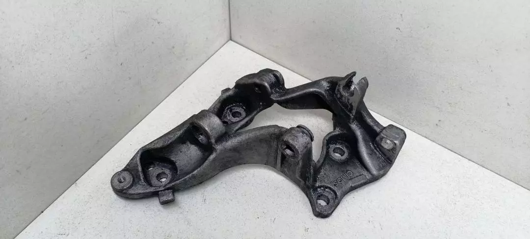 Кронштейн генератора к Peugeot 407 2006