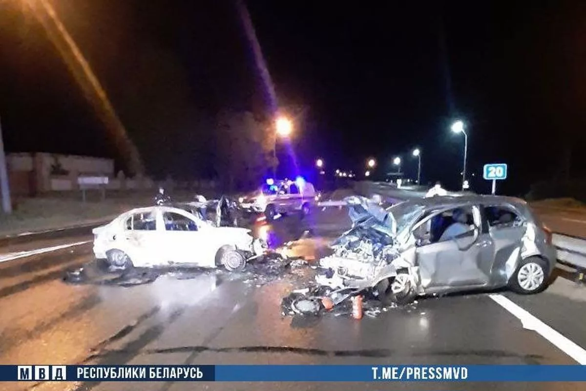 Два водителя погибли в лобовом столкновении под Минском