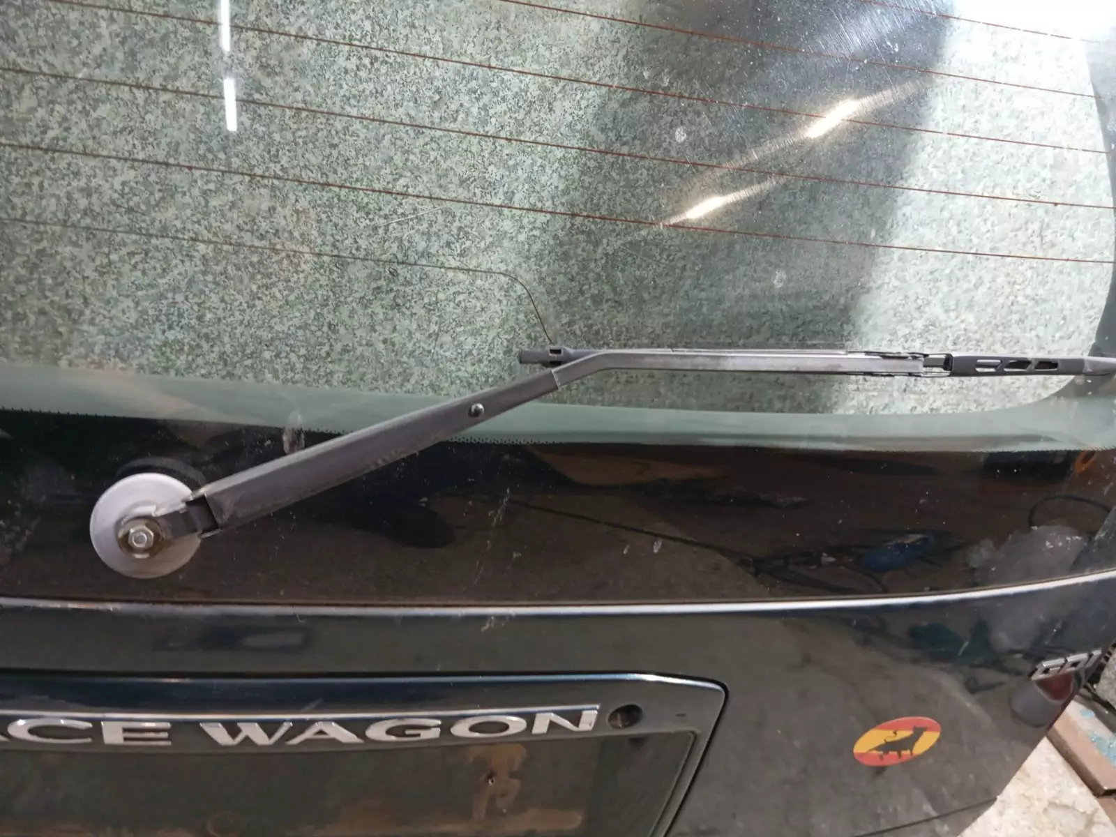 Щеткодержатель задний к Mitsubishi Space Wagon 2001