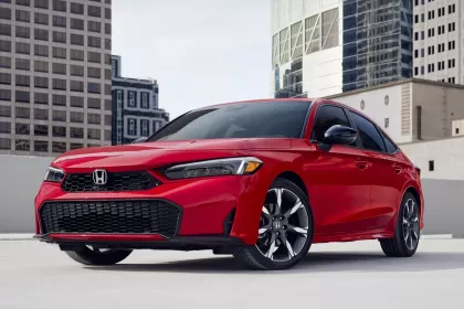 Honda представила обновленные седан и хэтчбек Civic