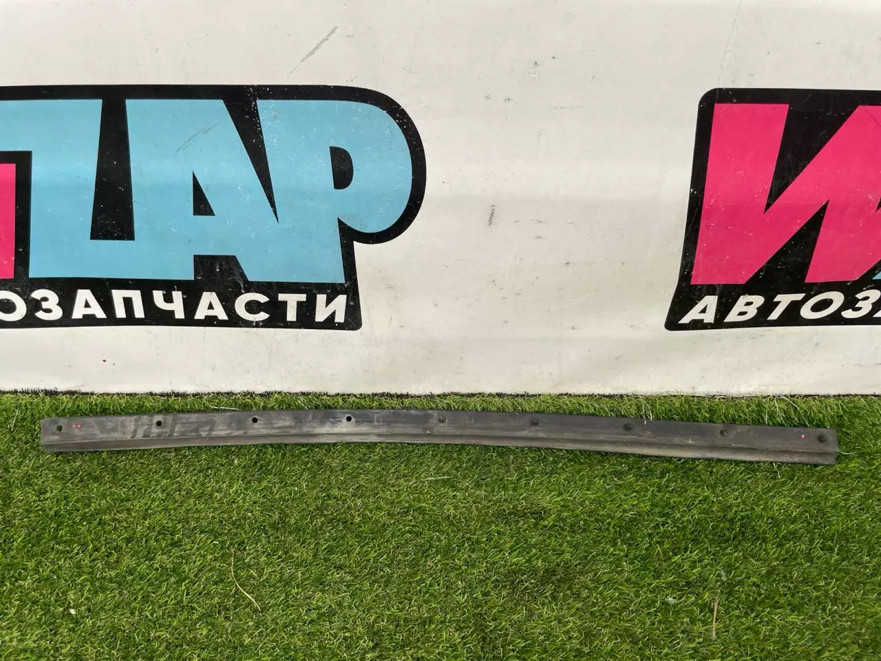 Уплотнитель двери передней левой к Jeep Wrangler 2019