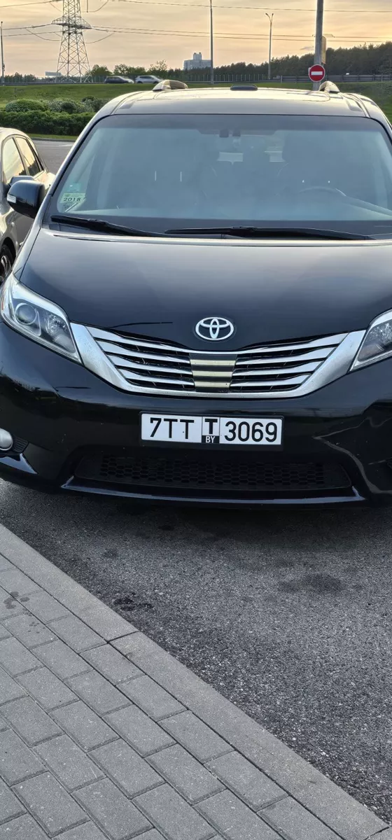 Toyota Sienna III Рестайлинг, 2017