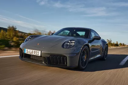 Теперь и гибрид: представлен обновленный спорткар Porsche 911