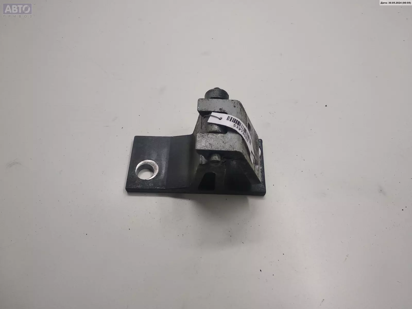 Петля двери к Audi A8 1996