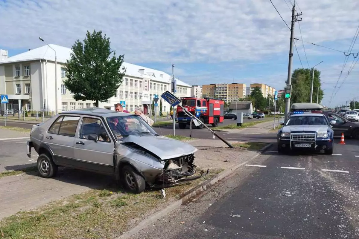 В Гомеле автомобиль вылетел на тротуар и сбил пешехода