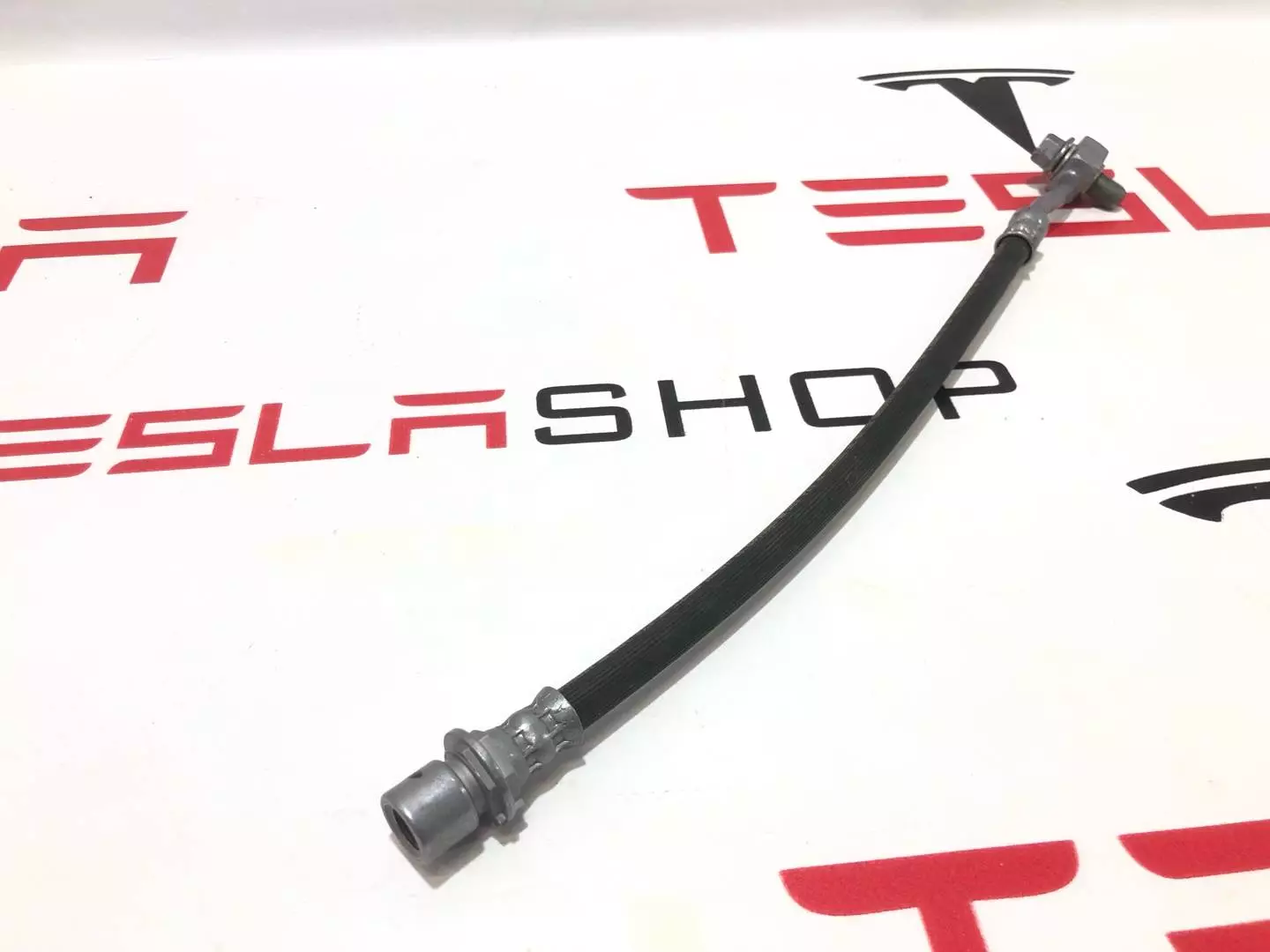 Шланг тормозной к Tesla Model 3 2021