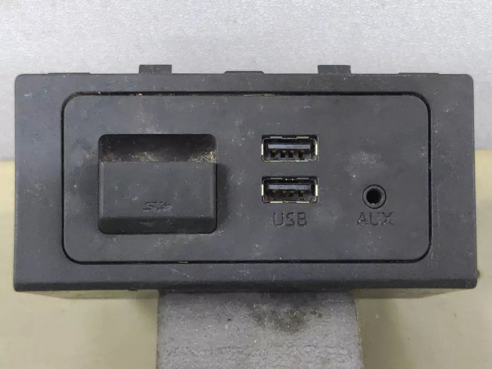 Разъем AUX / USB к Mazda CX-9 2017