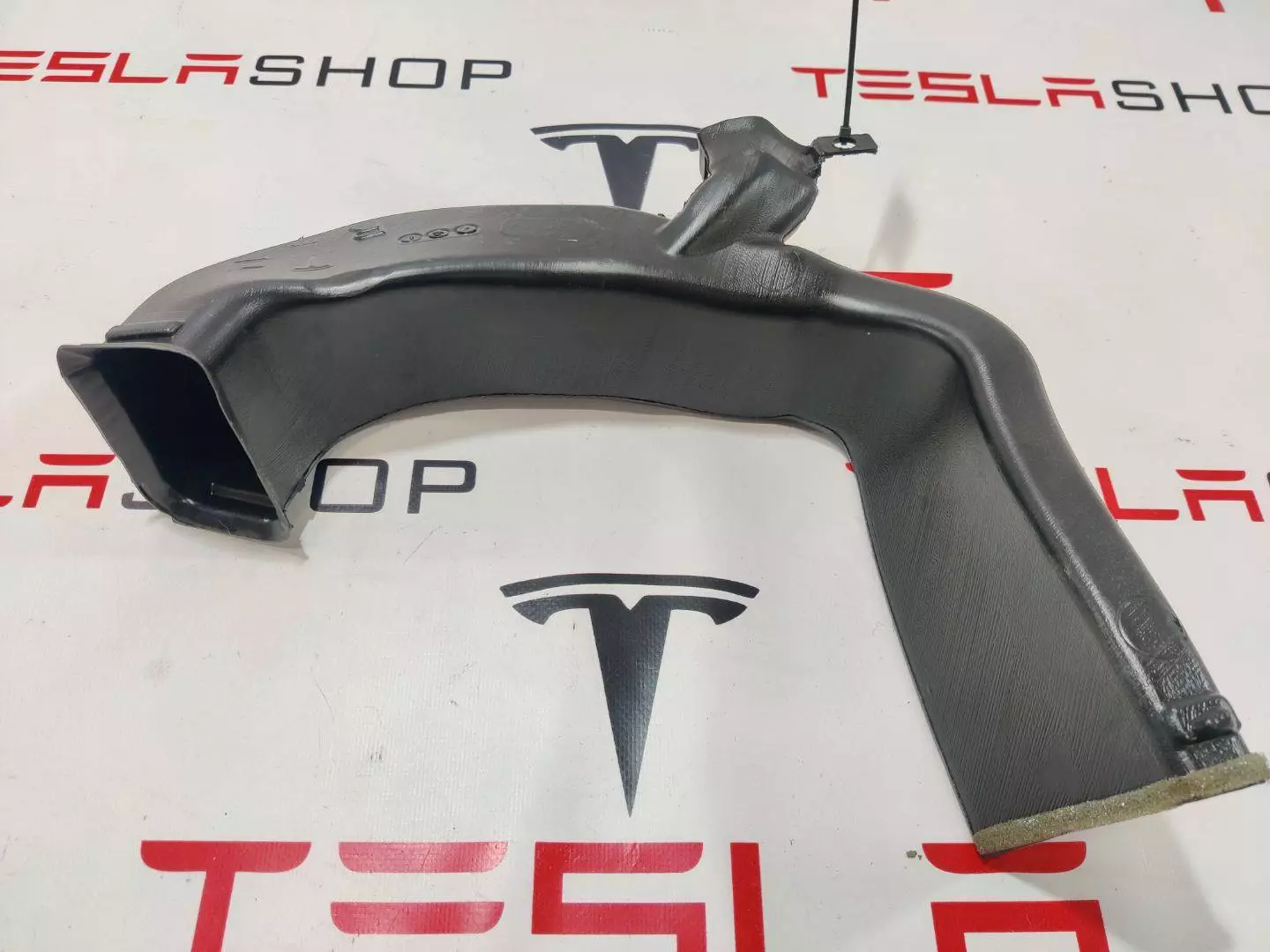 Воздуховод к Tesla Model X 2019