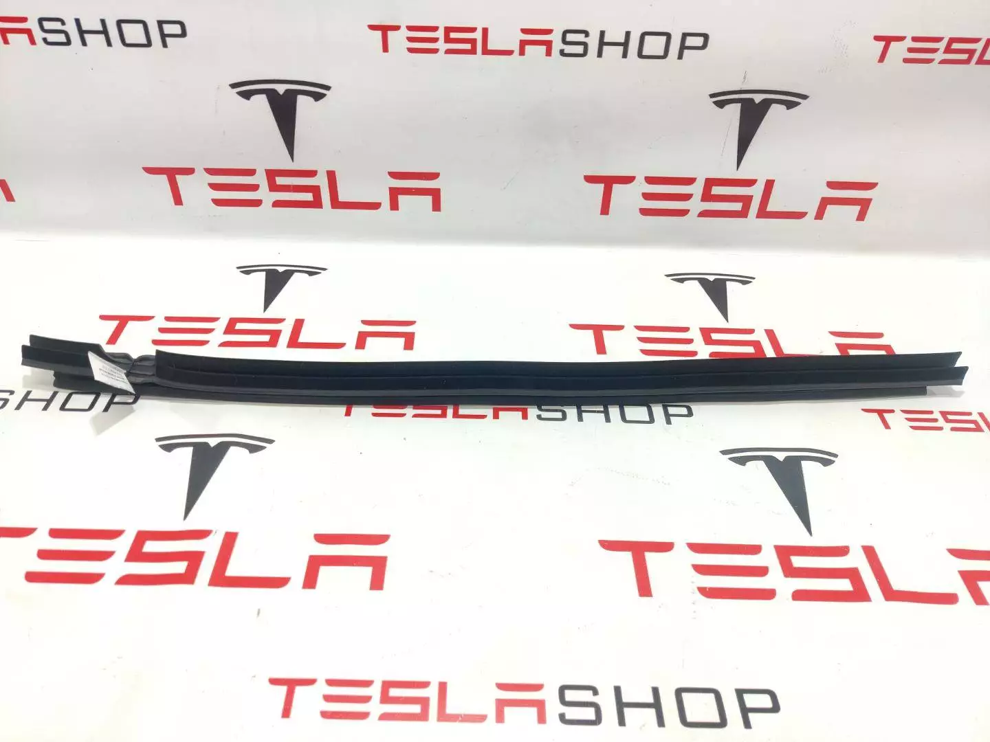 Уплотнитель к Tesla Model X 2019