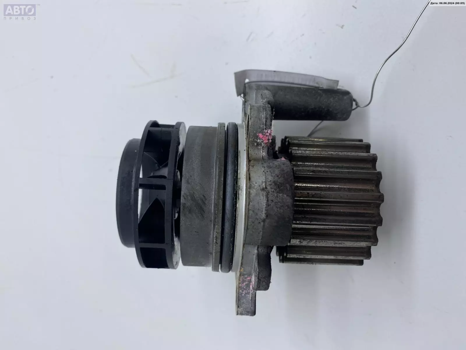 Помпа к Audi A4 2001