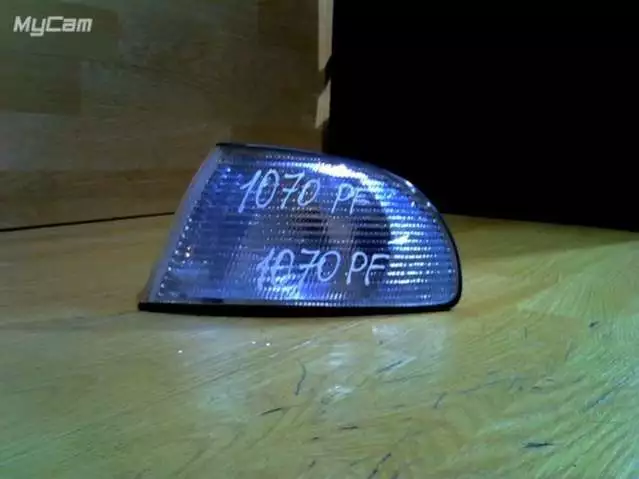 Поворотник левый к Audi A4 2000